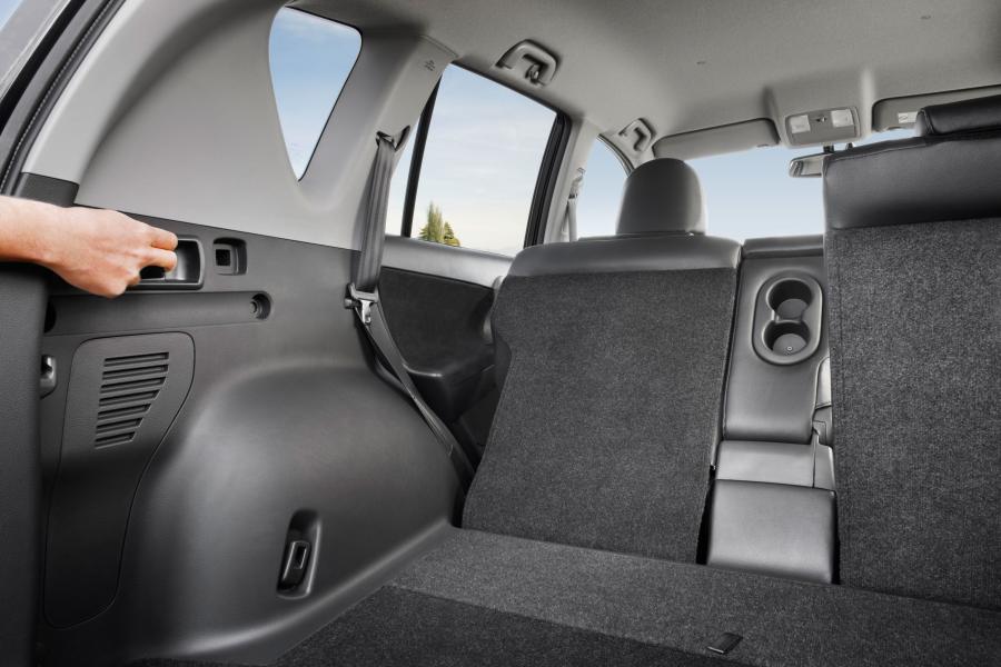  Toyota RAV4 2010 года  (фото 17 из 31)
